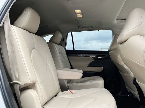 Used 2023 Toyota Highlander Limited image 27