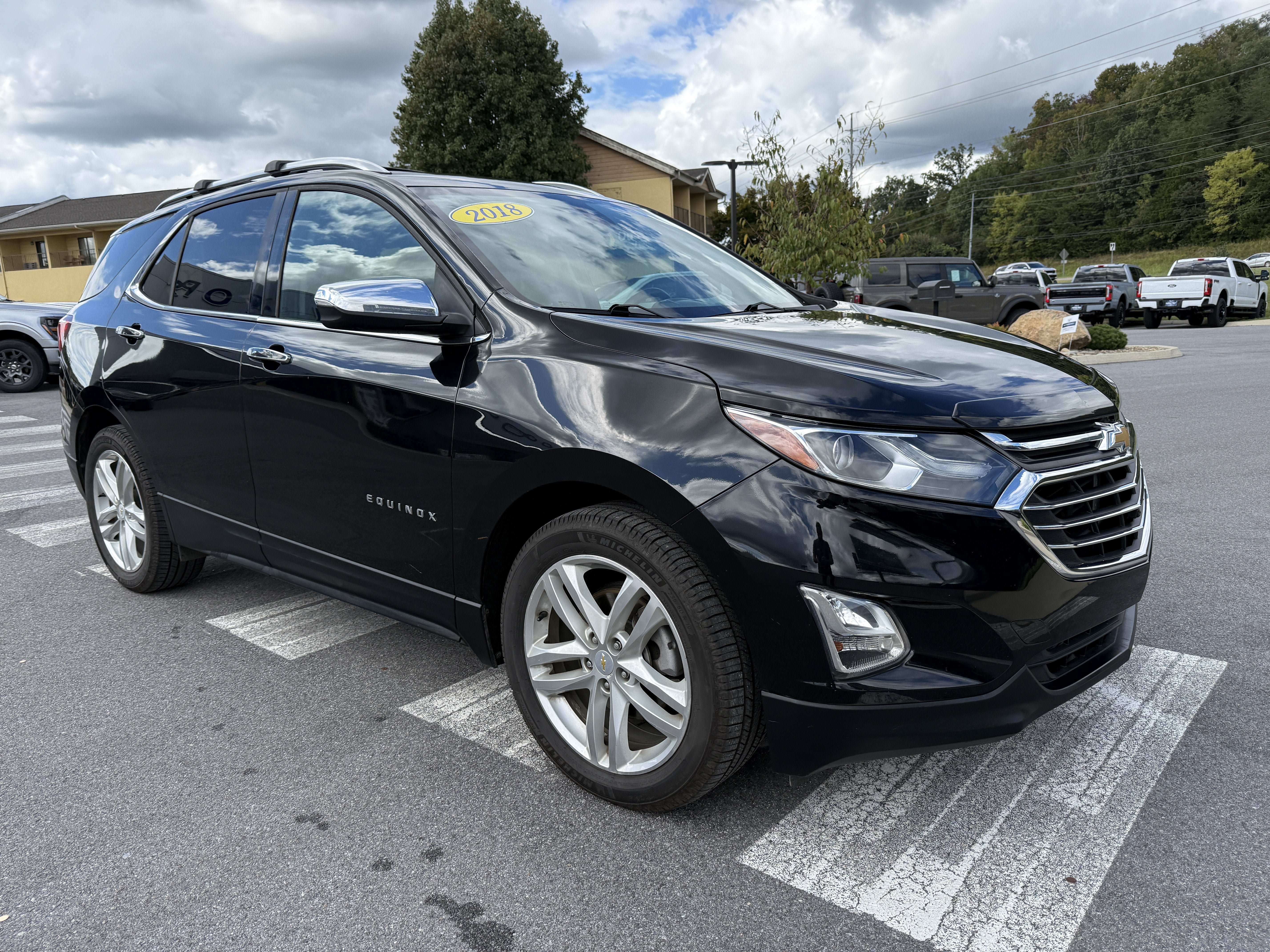 Used 2018 Chevrolet Equinox Premier FWD image 2