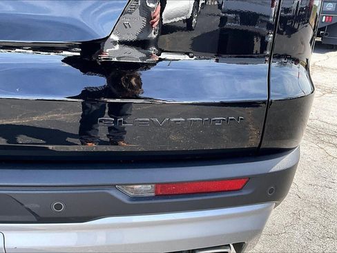 Used 2025 GMC Acadia Elevation image 8