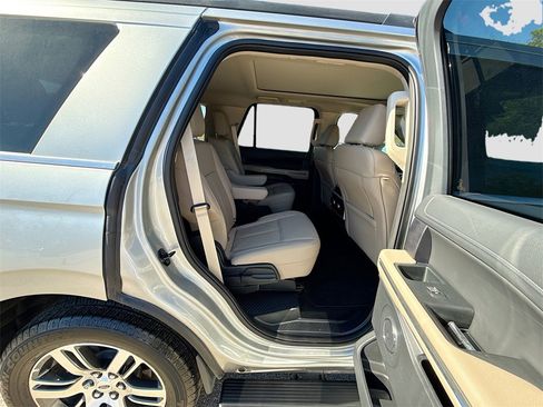 Used 2024 Ford Expedition XLT image 29