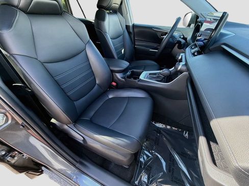 Used 2023 Toyota RAV4 XLE Premium FWD image 15