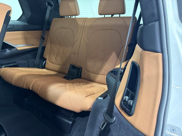 Used 2026 BMW X7 xDrive40i w/ M Sport Package AWD/4WD image 19