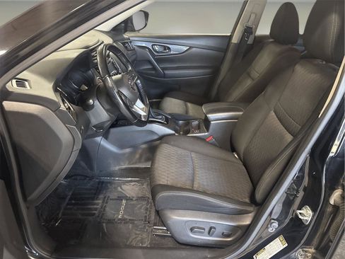 Used 2020 Nissan Rogue SV w/ Premium Package image 8