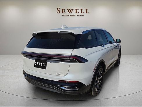 New 2026 Lincoln Nautilus Premier image 4