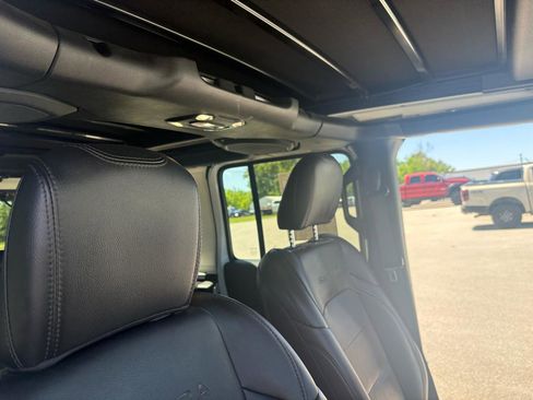 Used 2023 Jeep Wrangler Unlimited Sahara w/ Cold Weather Group AWD/4WD image 44