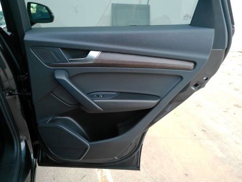 Used 2025 Audi Q5 2.0T Premium image 24