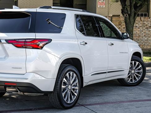 Used 2023 Chevrolet Traverse Premier image 17