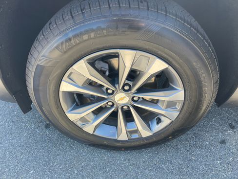 Used 2025 Chevrolet Equinox LT FWD image 17