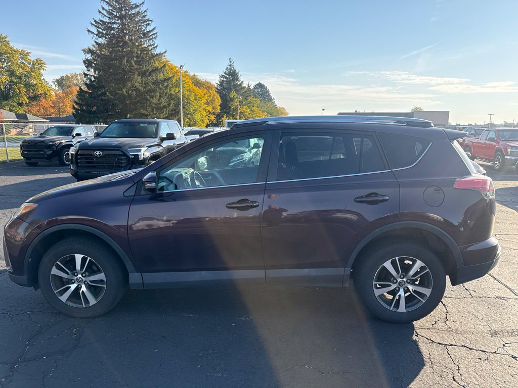 Used 2017 Toyota RAV4 XLE AWD/4WD image 1