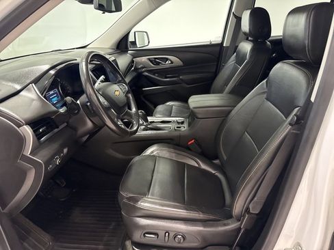 Used 2019 Chevrolet Traverse RS image 18