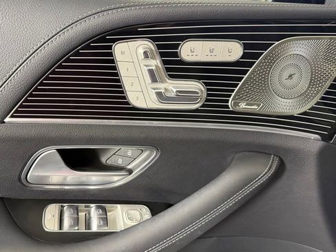 Used 2025 Mercedes-Benz GLS 580 4MATIC image 14