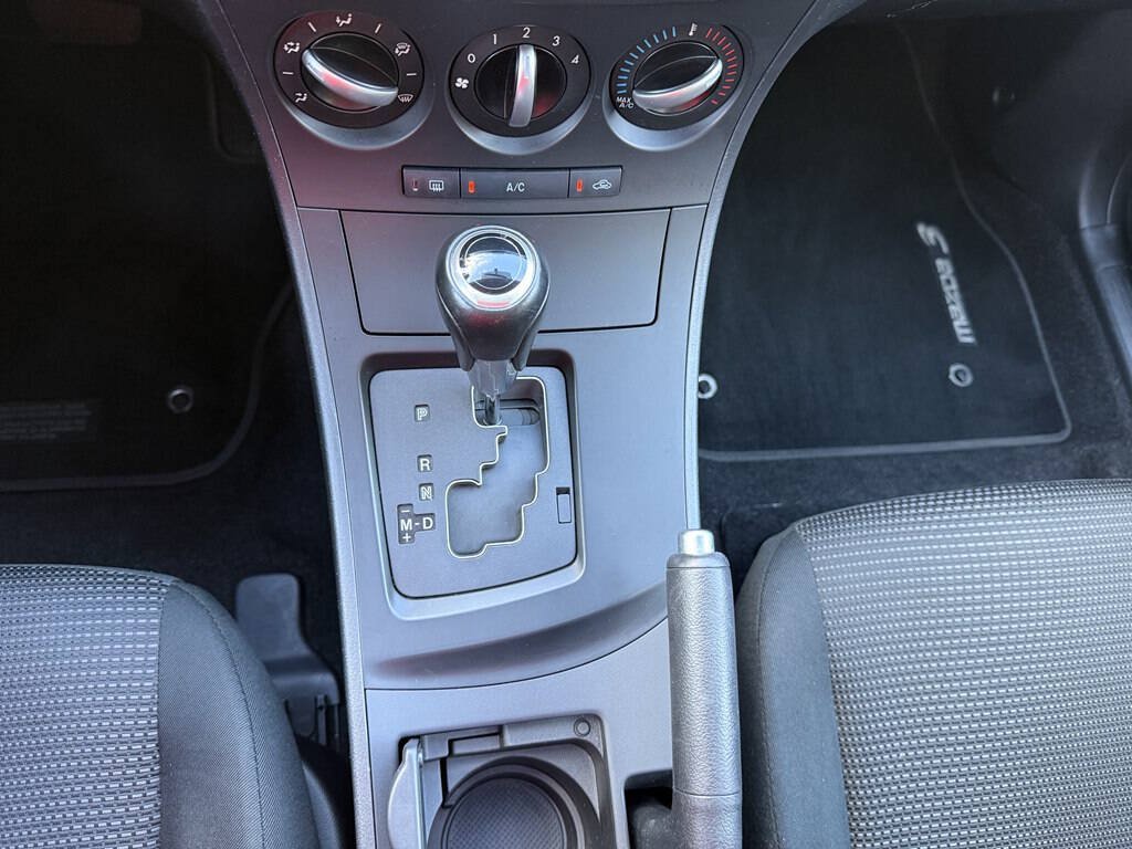 Used 2012 MAZDA MAZDA3 i Touring FWD image 25