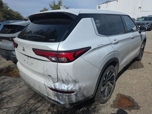 Used 2022 Mitsubishi Outlander SE image 4