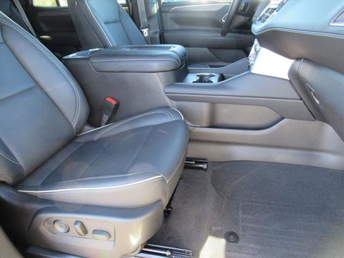 Used 2021 GMC Yukon SLT w/ SLT Luxury Package image 10