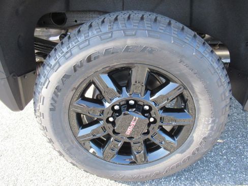 New 2026 GMC Sierra 2500 AT4 w/ AT4 Premium Plus Package AWD/4WD image 11