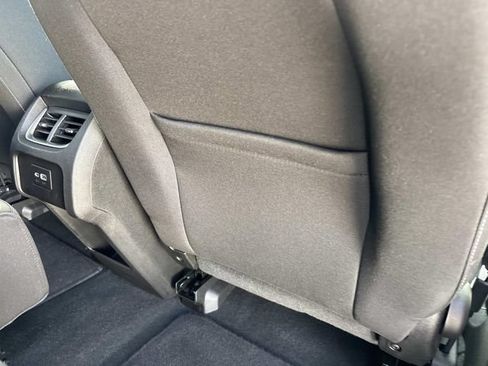 Used 2025 Chevrolet Blazer LT FWD image 24