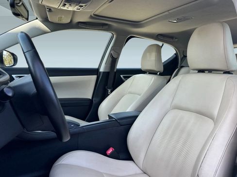 Used 2012 Lexus CT 200h FWD 4dr Hybrid image 21