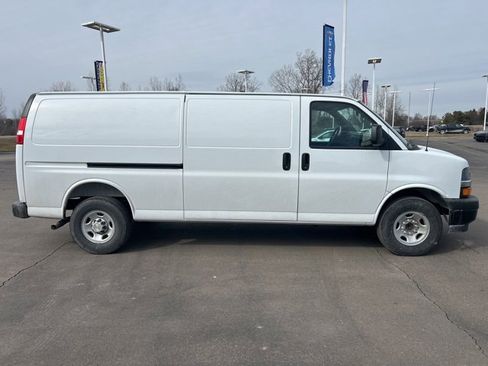 Used 2025 Chevrolet Express 2500 Extended w/ Driver Convenience Package image 4
