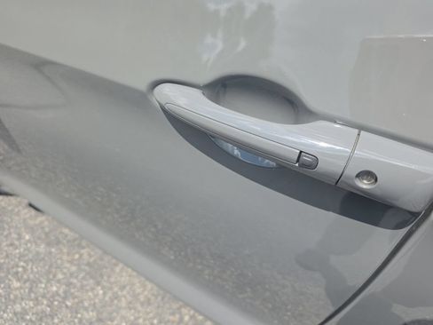 Used 2025 Chrysler Pacifica Select FWD image 10