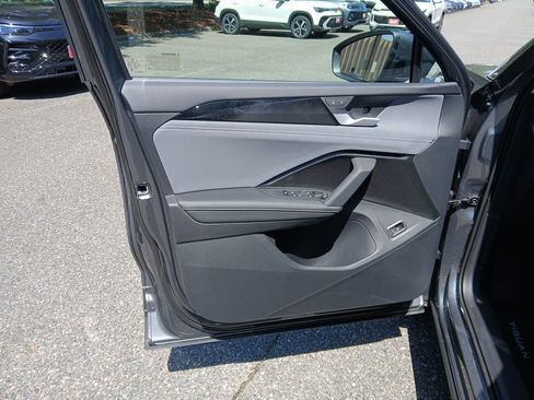 New 2025 Volkswagen Tiguan SE image 11