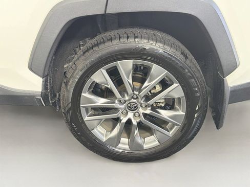 Used 2021 Toyota RAV4 XLE Premium FWD image 11