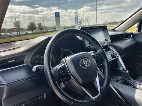 Used 2021 Toyota Venza LE w/ Carpet Mat Package (TMS) image 15