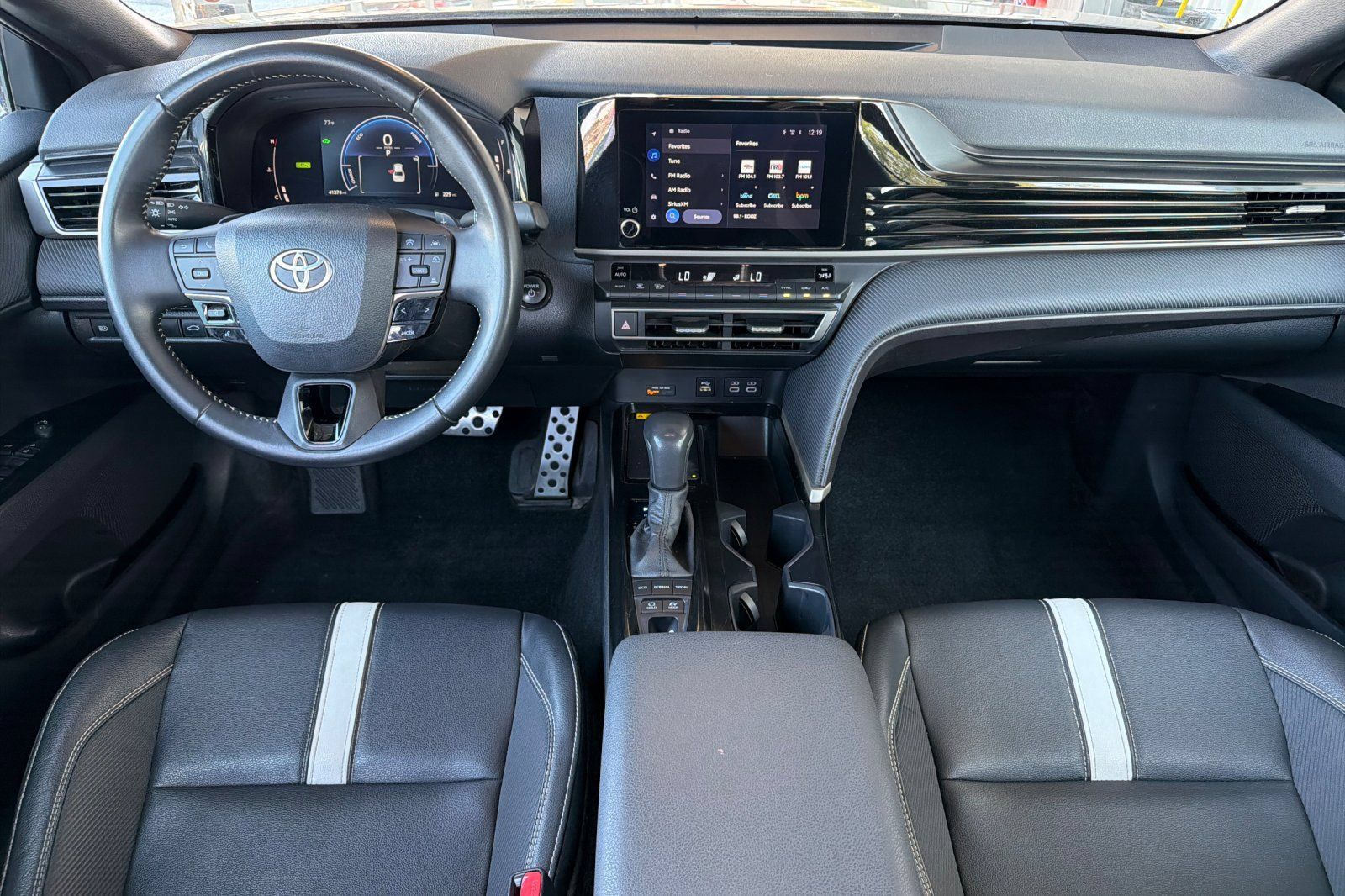Used 2025 Toyota Camry SE FWD image 12