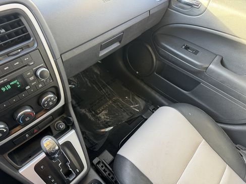 Used 2011 Dodge Caliber Mainstreet image 29