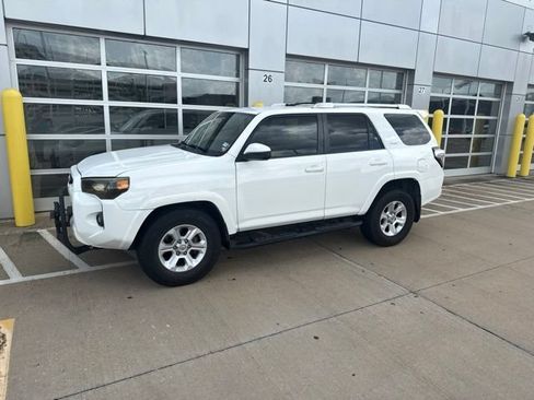 Used 2016 Toyota 4Runner SR5 RWD image 2
