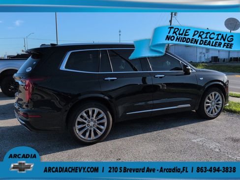 Used 2021 Cadillac XT6 Premium Luxury FWD image 3