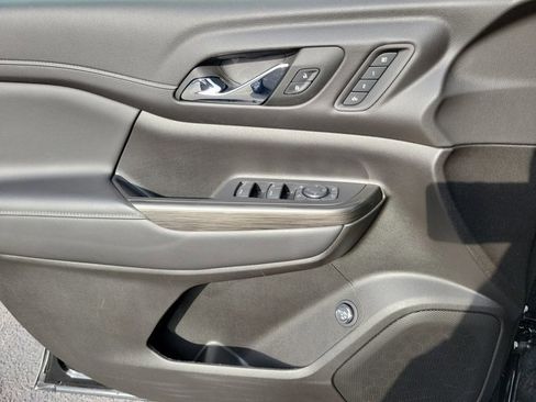 Used 2023 GMC Acadia SLT w/ Preferred Package image 28