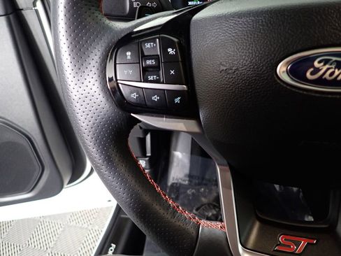 Used 2025 Ford Explorer ST image 32
