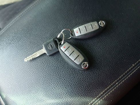 Used 2022 Nissan Titan SV w/ SV Convenience Package image 69