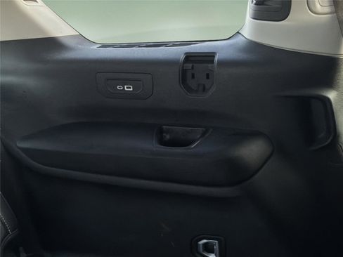 Used 2023 Jeep Grand Cherokee L Limited image 32