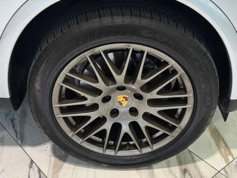 Used 2017 Porsche Cayenne Platinum Edition AWD/4WD image 30