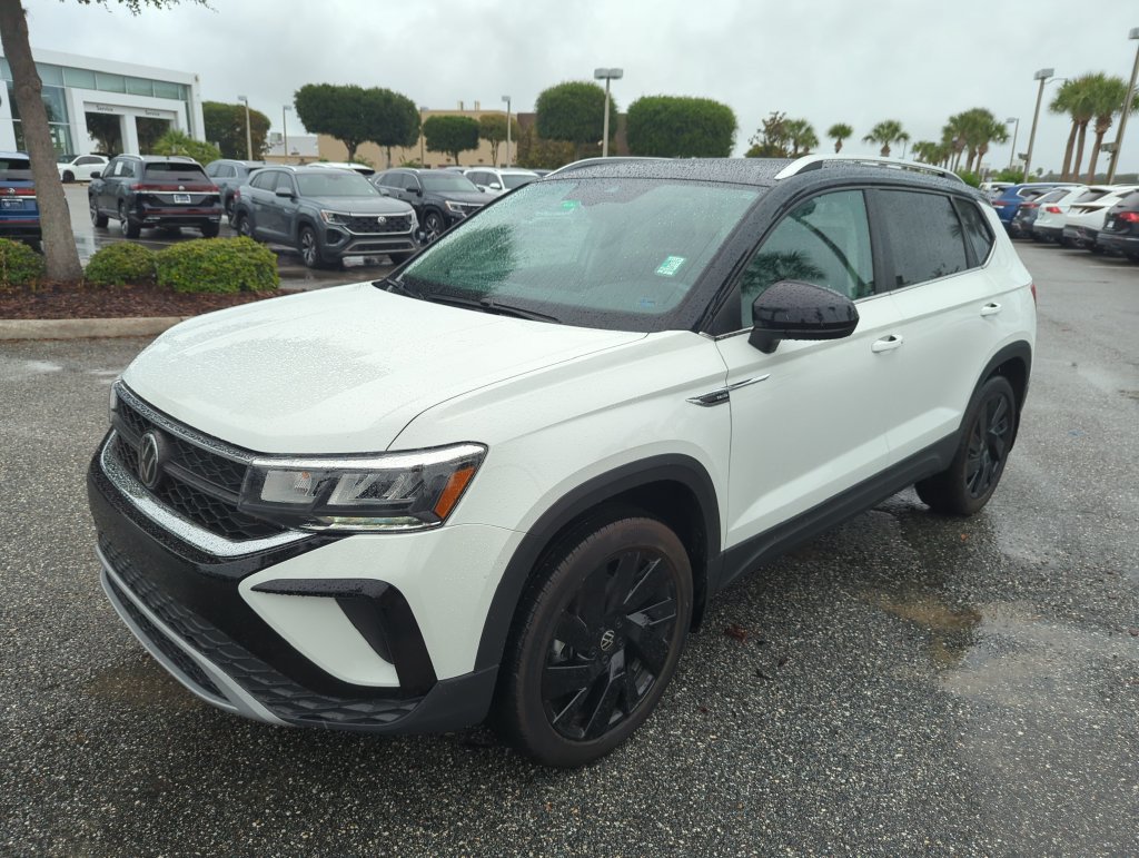 Used 2024 Volkswagen Taos SE AWD/4WD image 14