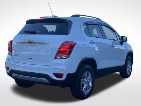 Used 2022 Chevrolet Trax LT w/ Driver Confidence Package image 4