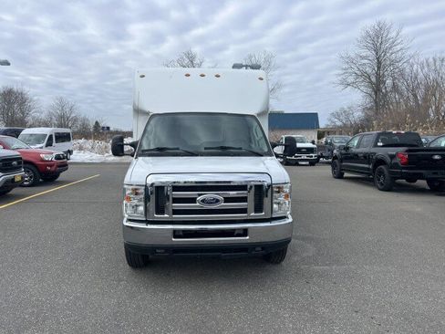 Used 2015 Ford E-350 and Econoline 350 Super Duty image 2