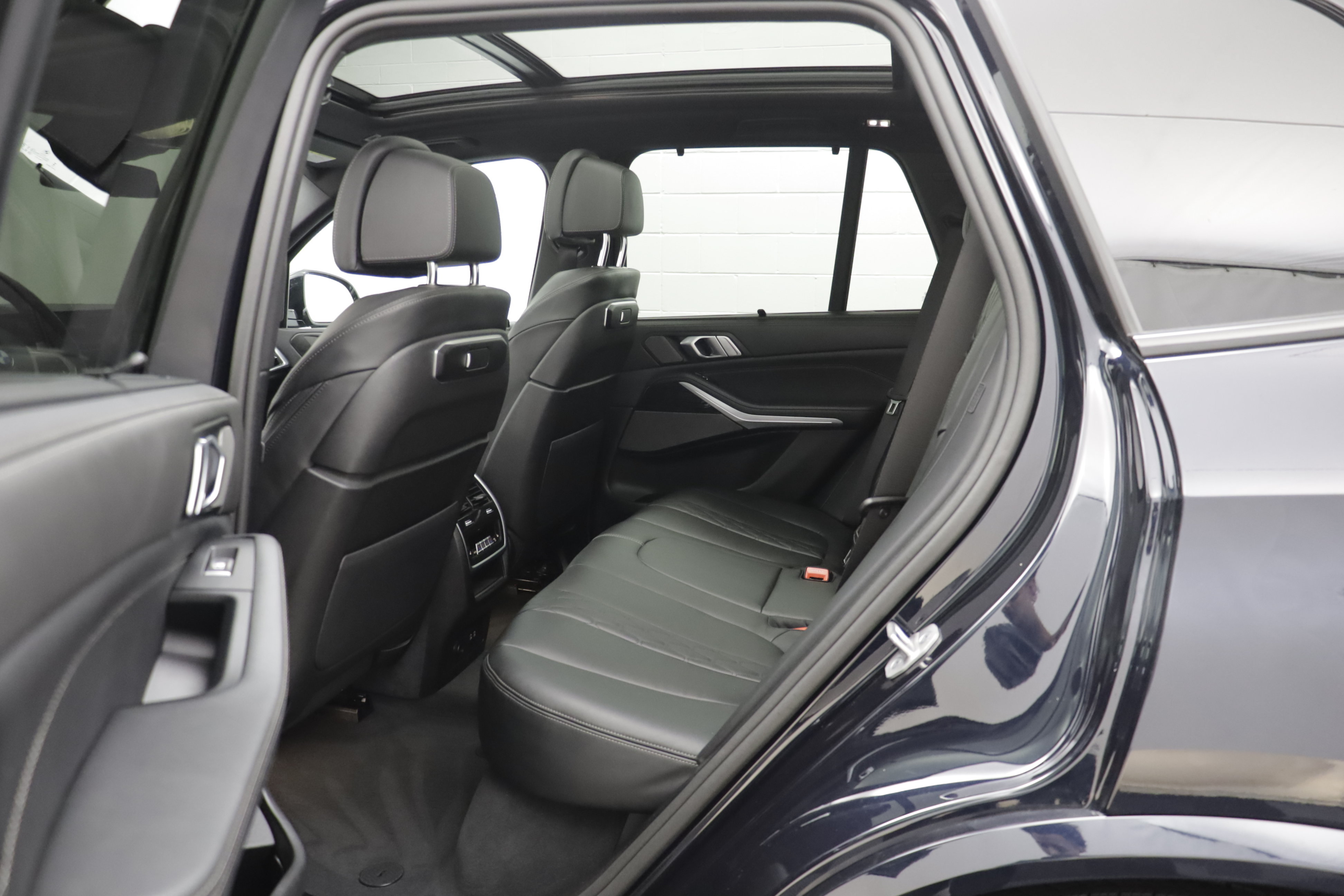 Used 2026 BMW X5 xDrive40i w/ M Sport Package AWD/4WD image 13