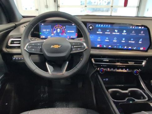 New 2026 Chevrolet Traverse LT w/ Driver Confidence Package AWD/4WD image 19