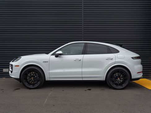 New 2026 Porsche Cayenne E-Hybrid Coupe AWD/4WD image 2