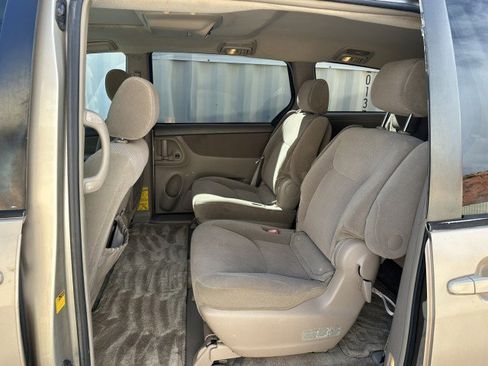 Used 2005 Toyota Sienna CE FWD image 10