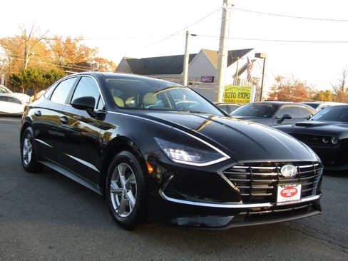 Used 2022 Hyundai Sonata SE image 1