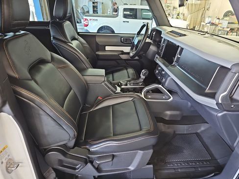 Used 2023 Ford Bronco Badlands image 10