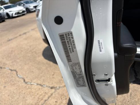 Used 2025 Jeep Compass Trailhawk AWD/4WD image 27