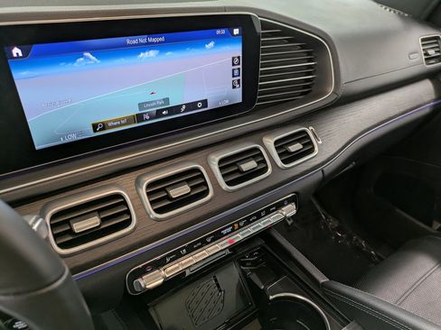 Used 2021 Mercedes-Benz GLS 580 4MATIC image 10