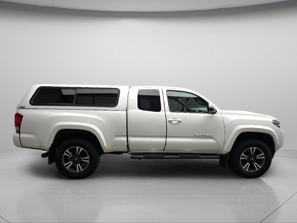 Used 2016 Toyota Tacoma TRD Sport w/ Towing Package RWD image 8