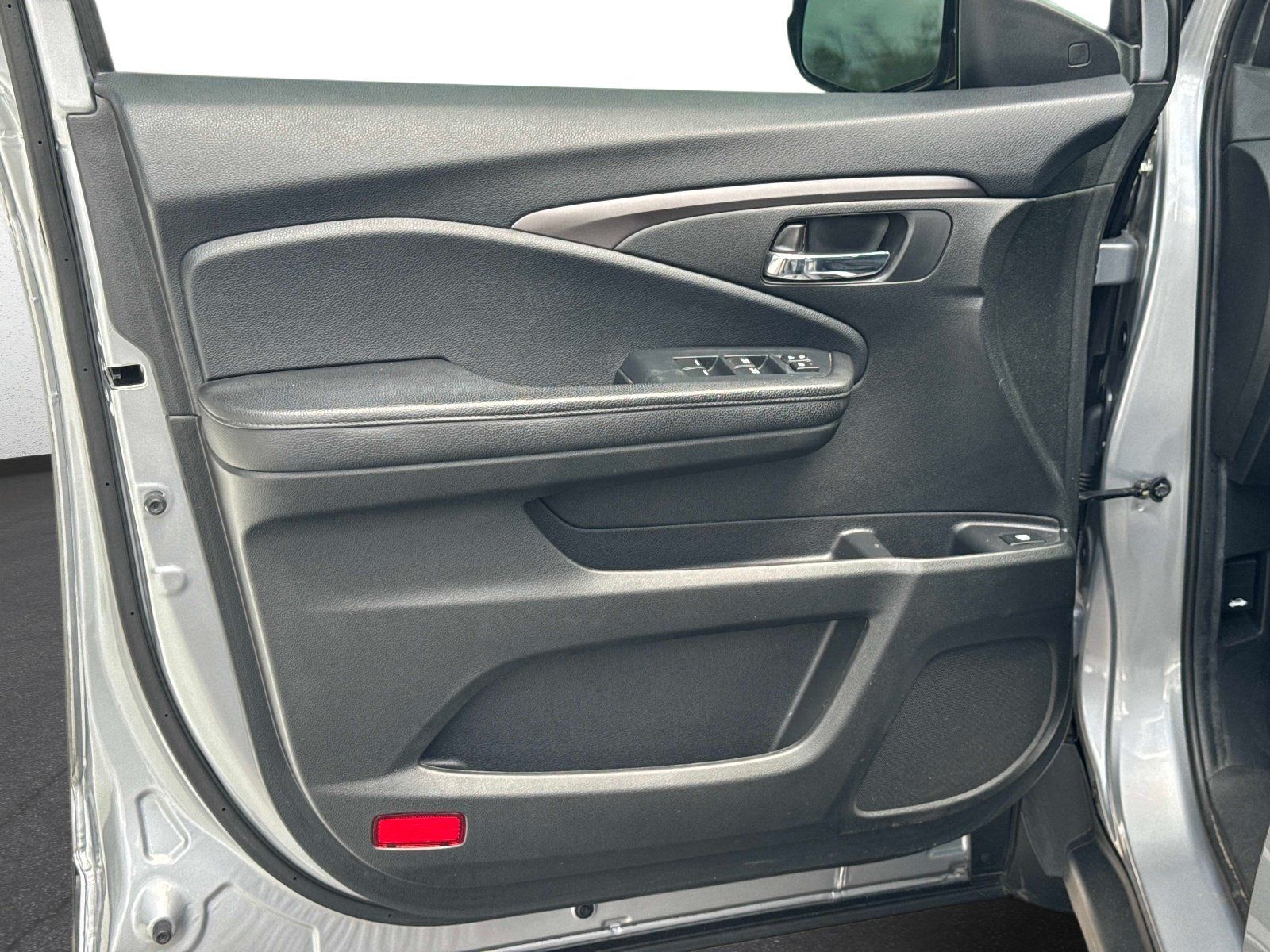 Used 2022 Honda Pilot Sport image 18