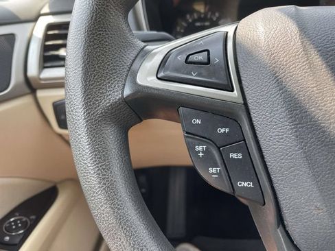 Used 2016 Ford Fusion SE FWD image 25