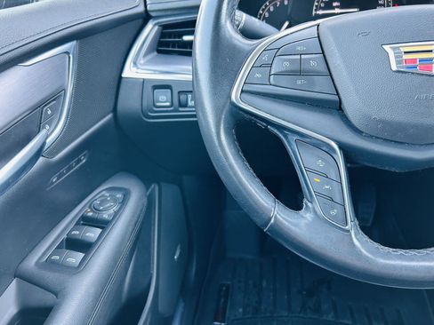 Used 2018 Cadillac XT5 Luxury w/ Driver Awareness Package image 19